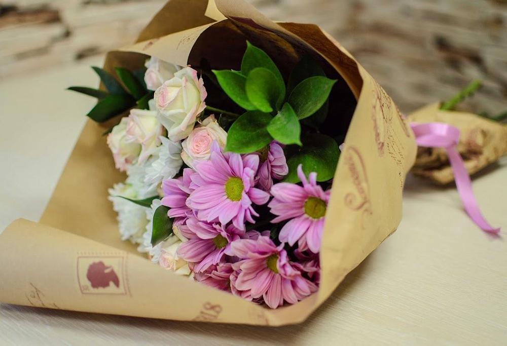 Букет цветов из: Розы и Хризантемы в Солнечнодольске