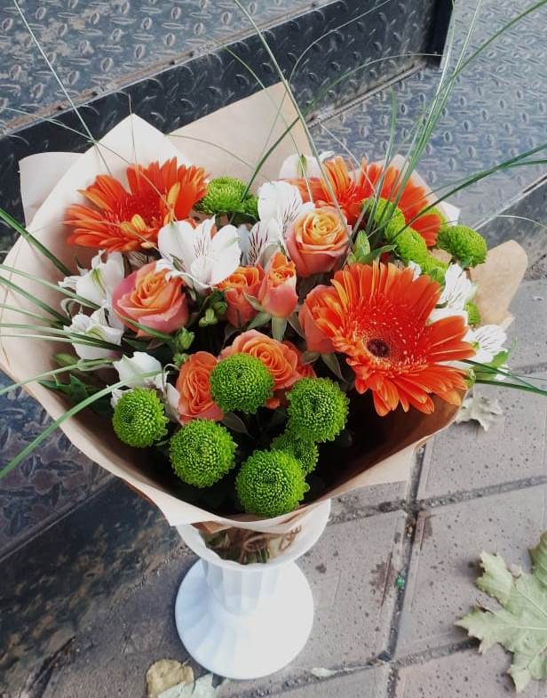 Букет цветов из: Герберы, Хризантемы, Альстромерии и Розы в Солнечнодольске