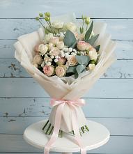 Букет цветов из:  Розы и Лизиантусы в Солнечнодольске