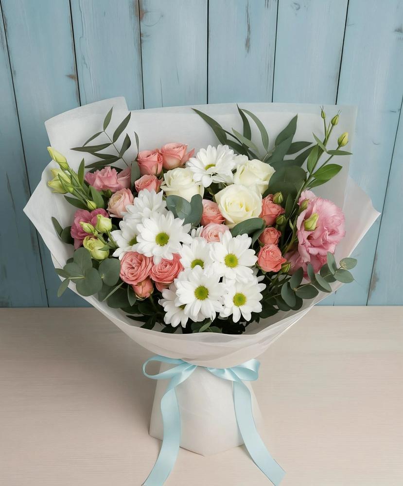 Букет цветов из: Розы, Лизиантусы и Хризантемы в Солнечнодольске