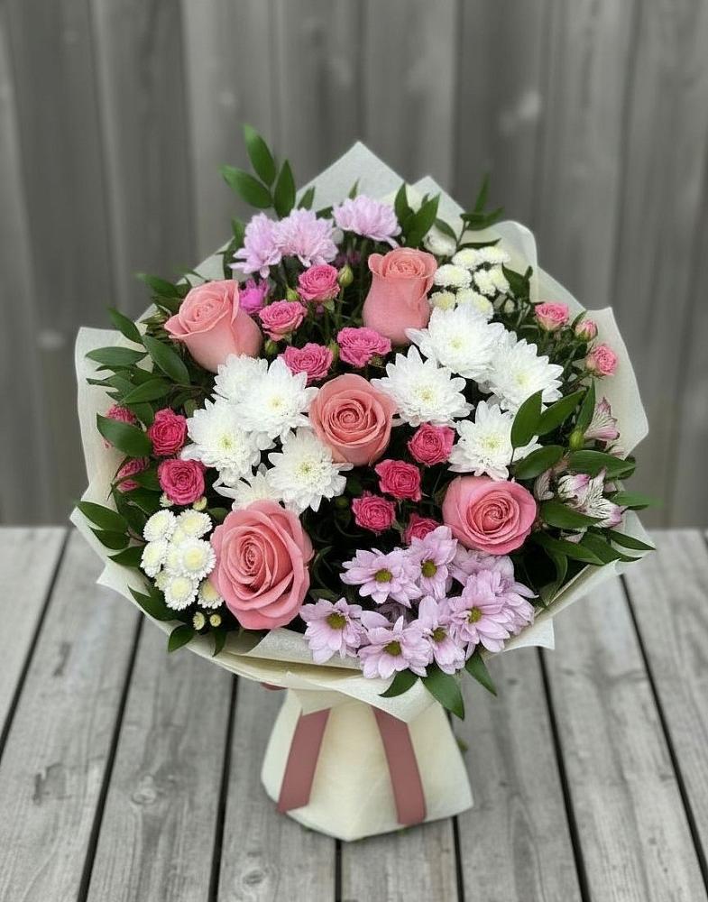 Букет цветов из: Альстромерии, Гвоздики, Розы и Хризантемы в Солнечнодольске