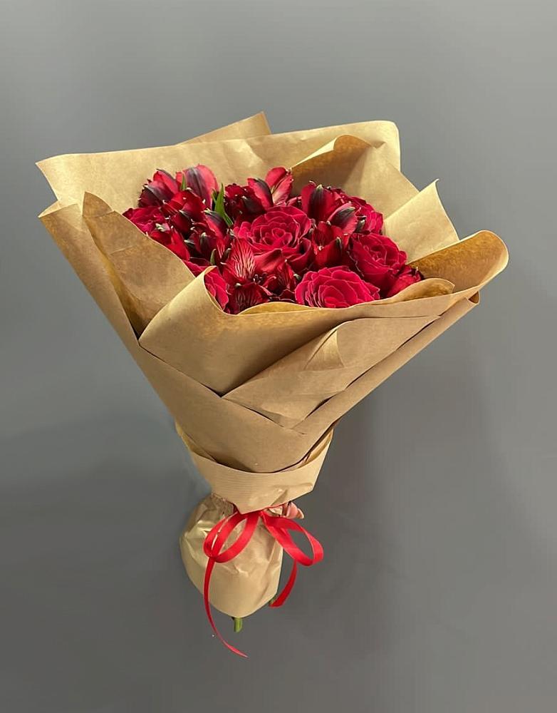 Букет цветов из: Альстромерии и Розы в Солнечнодольске