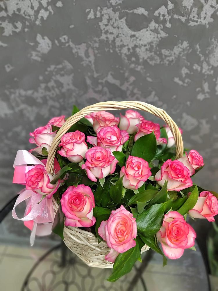 Цветочная композиция из Розы в корзине в Солнечнодольске
