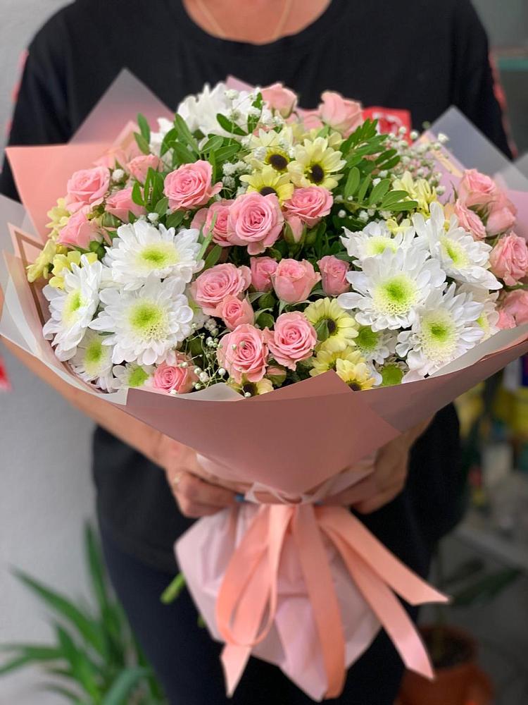 Букет цветов из: Розы и Хризантемы в Солнечнодольске