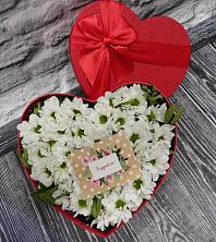 Цветочная композиция из Хризантемы в виде сердца в Солнечнодольске