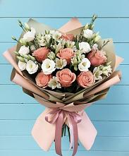 Букет цветов из:  Розы, Альстромерии и Лизиантусы в Солнечнодольске