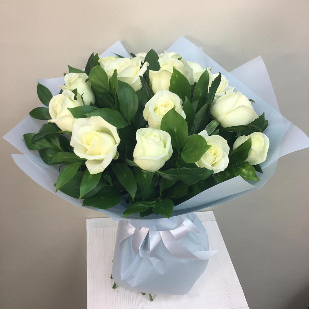 Букет 15 Белых роз Проуд в Солнечнодольске
