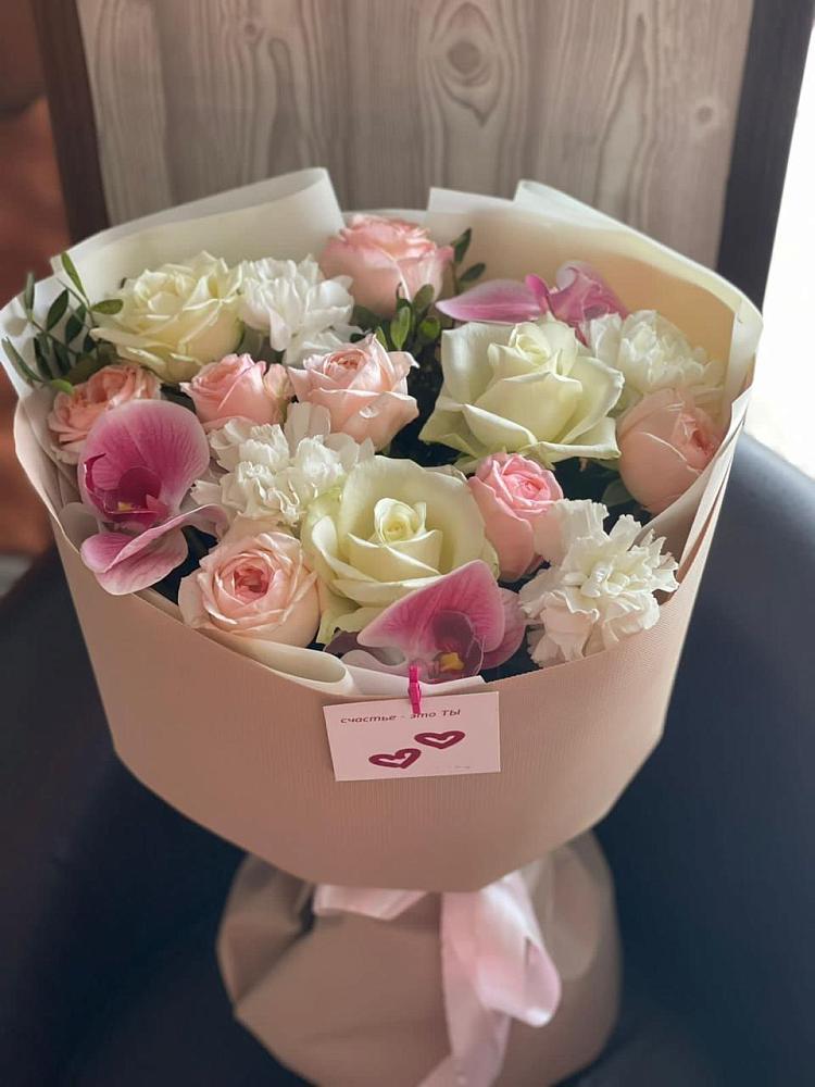 Букет цветов из: Орхидеи, Розы и Гвоздики в Солнечнодольске