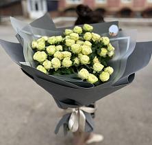 Букет Белые кустовые розы Солинеро в Солнечнодольске
