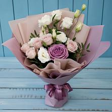 Букет цветов из:  Розы и Лизиантусы в Солнечнодольске