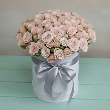 Цветочная композиция из Розы в шляпной коробке в Солнечнодольске