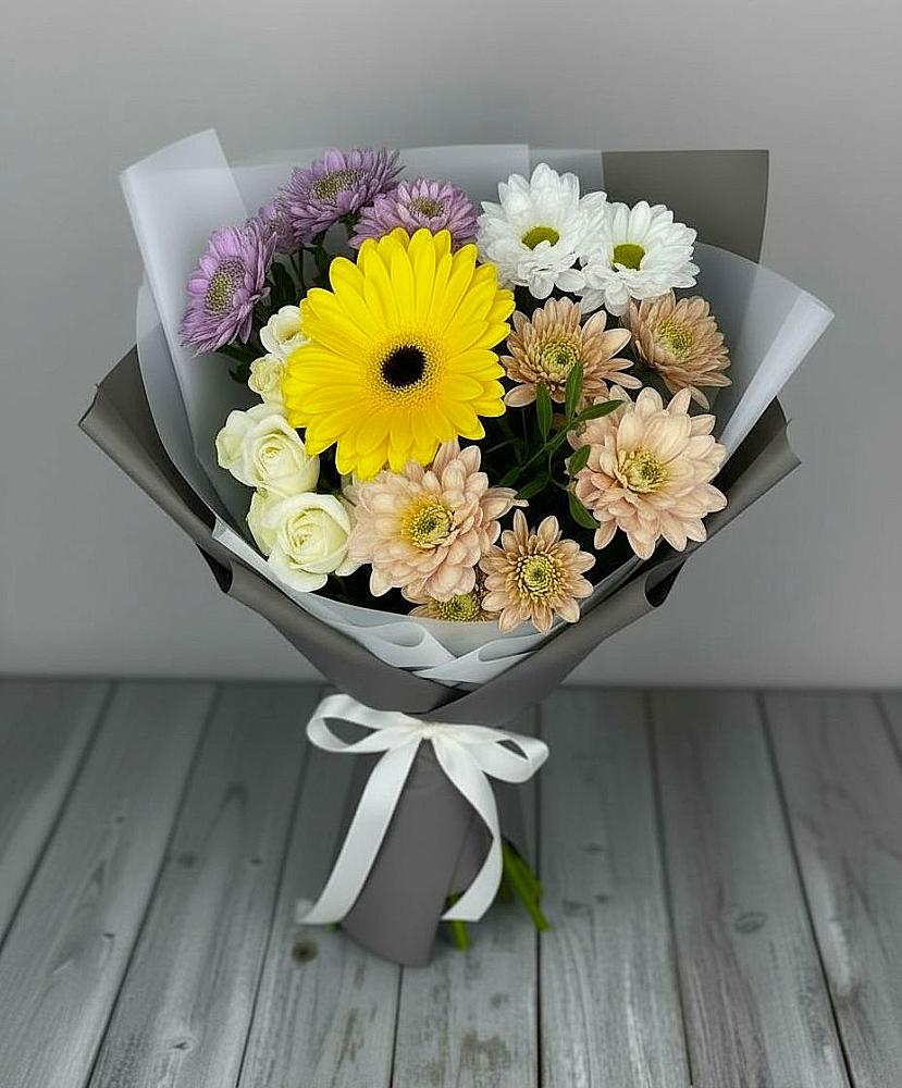 Букет цветов из: Розы, Герберы и Хризантемы в Солнечнодольске