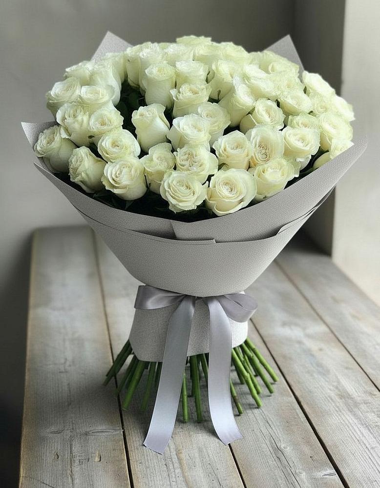 Букет 35 Белых роз в Солнечнодольске