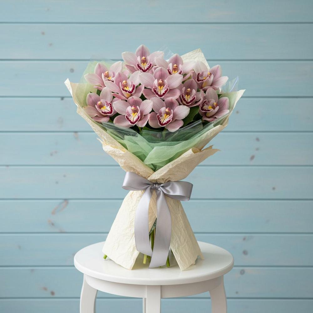 Букет цветов из: Орхидеи и Розы в Солнечнодольске