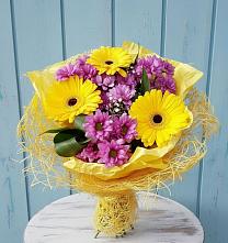 Букет цветов из:  Хризантемы и Герберы в Солнечнодольске