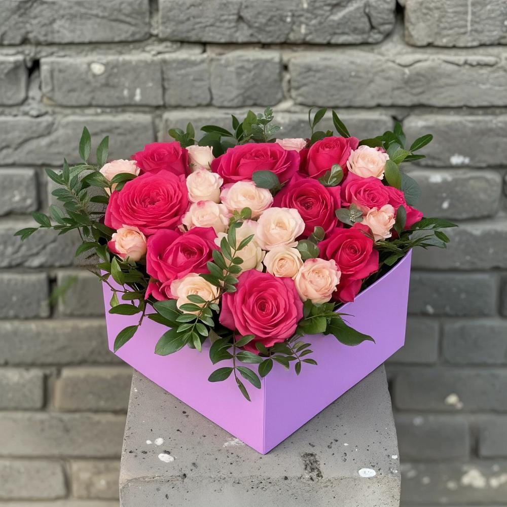 Цветочная композиция из Розы в коробке в Солнечнодольске