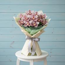 Букет цветов из:  Орхидеи и Розы в Солнечнодольске