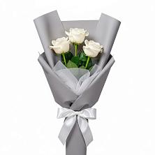 Букет 3 белые розы в Солнечнодольске