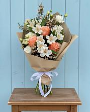 Букет цветов из:  Альстромерии, Лизиантусы, Розы и Хризантемы #REPLACE_PRED# Солнечнодольске