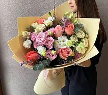 Букет цветов из:  Розы, Лизиантусы и Гвоздики #REPLACE_PRED# Солнечнодольске
