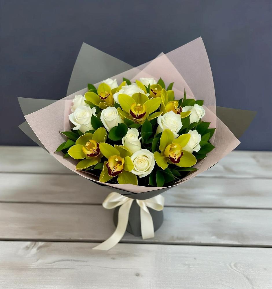 Букет цветов из: Орхидеи и Розы в Солнечнодольске