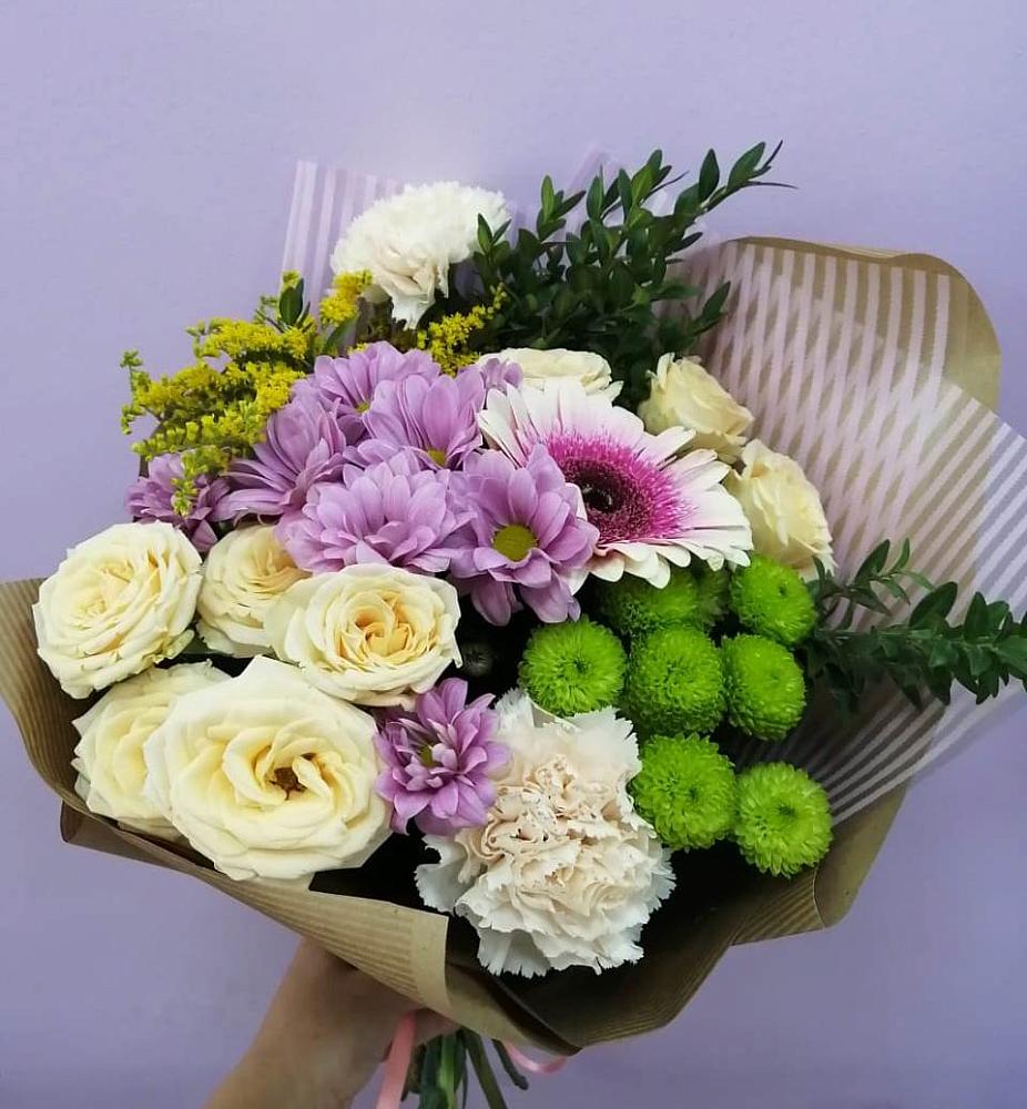 Букет цветов из: Хризантемы, Розы, Гвоздики и Герберы в Солнечнодольске