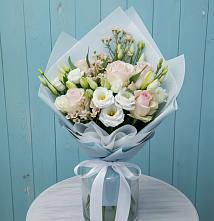 Букет цветов из:  Розы и Лизиантусы в Солнечнодольске