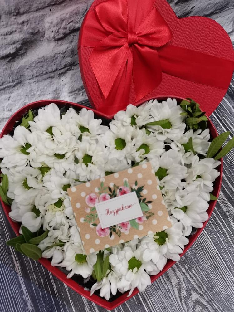 Цветочная композиция из Хризантемы в виде сердца в Солнечнодольске