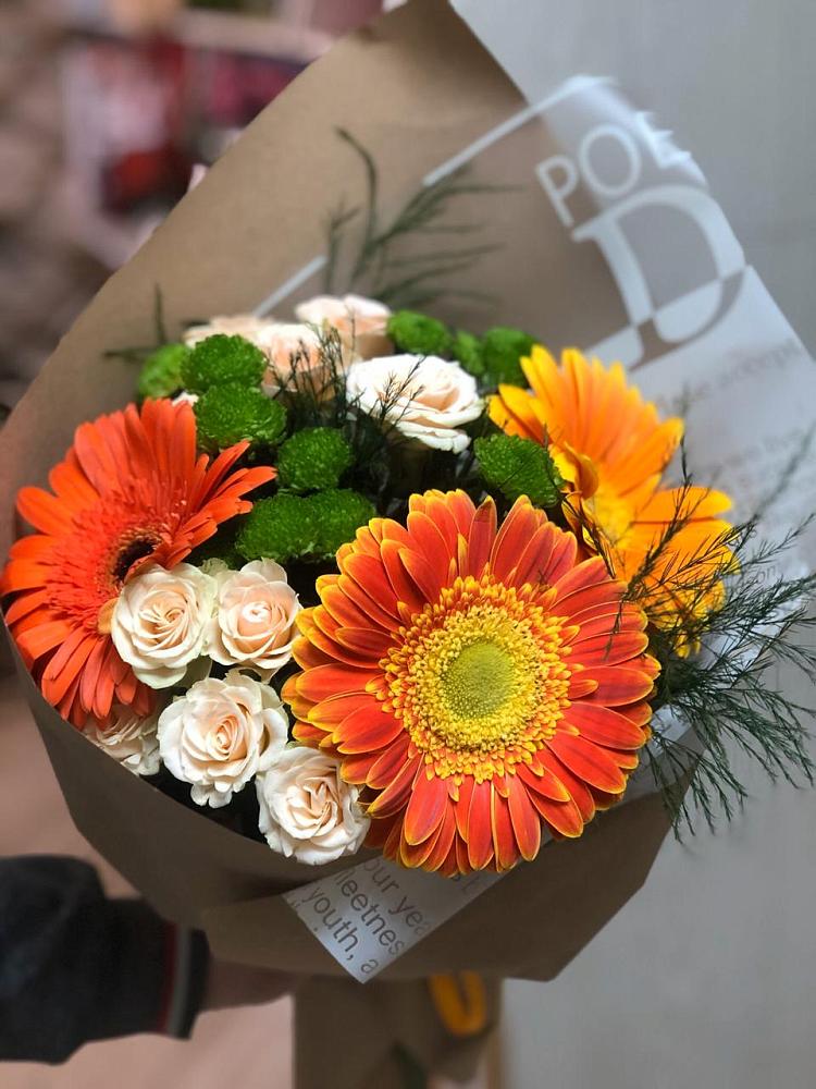 Букет цветов из: Герберы, Хризантемы и Розы в Солнечнодольске