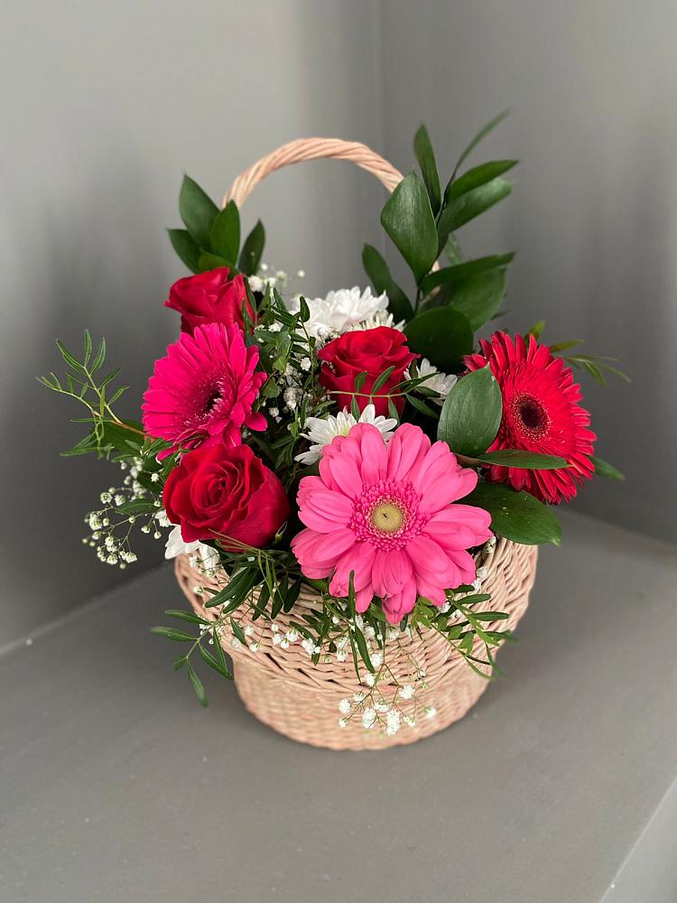 Цветочная композиция из Розы, Хризантемы и Герберы в корзине в Солнечнодольске