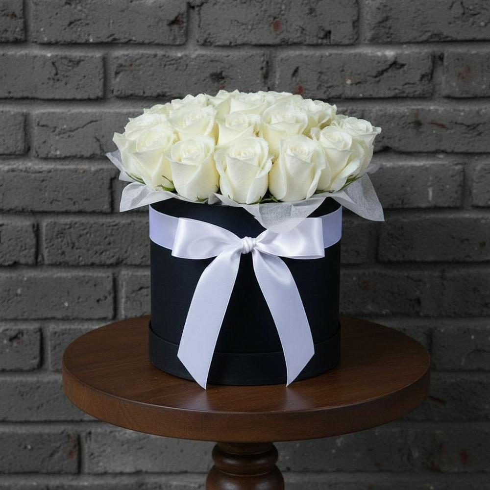 Цветочная композиция из Розы в шляпной коробке в Солнечнодольске