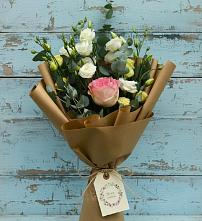 Букет цветов из:  Розы и Лизиантусы в Солнечнодольске