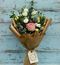 Букет цветов из:  Розы и Лизиантусы в Солнечнодольске
