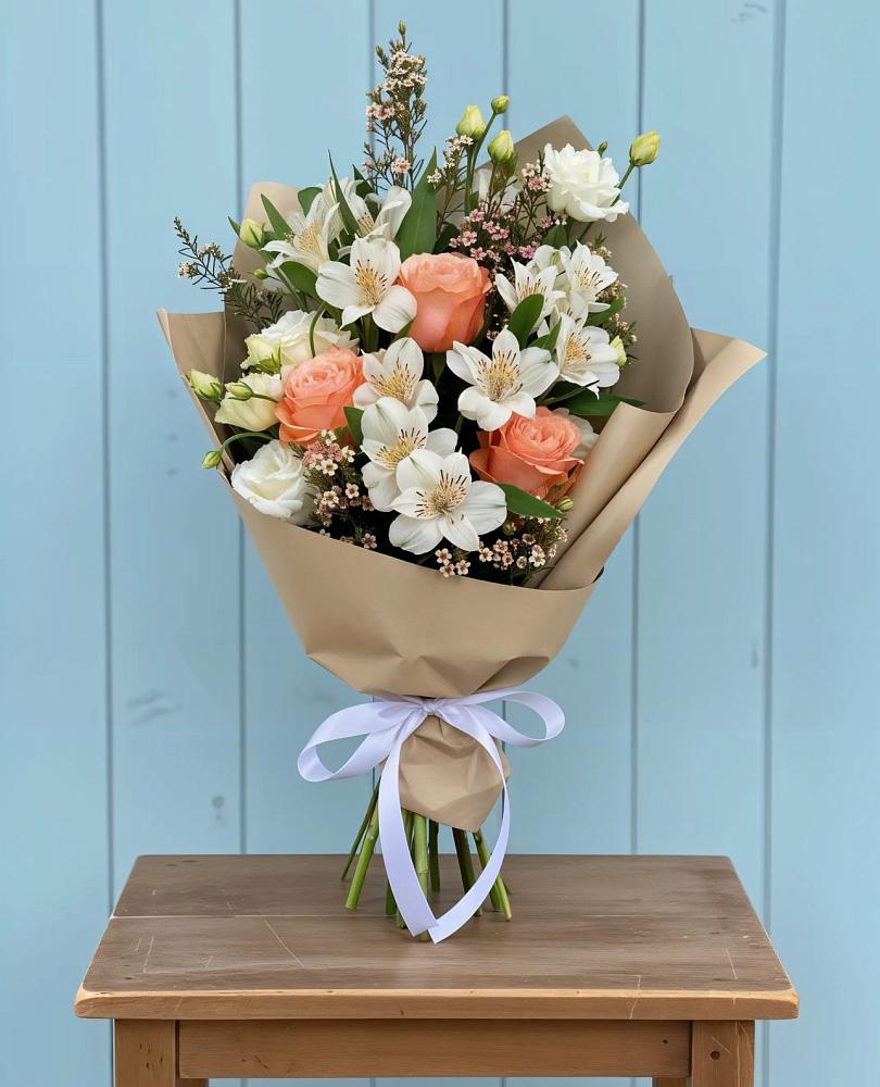 Букет цветов из: Альстромерии, Лизиантусы, Розы и Хризантемы в Солнечнодольске