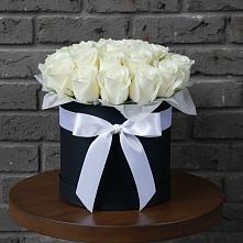 Цветочная композиция из Розы в шляпной коробке в Солнечнодольске