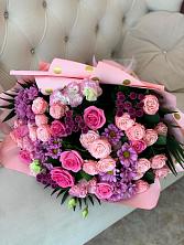 Букет цветов из:  Хризантемы, Розы и Лизиантусы в Солнечнодольске