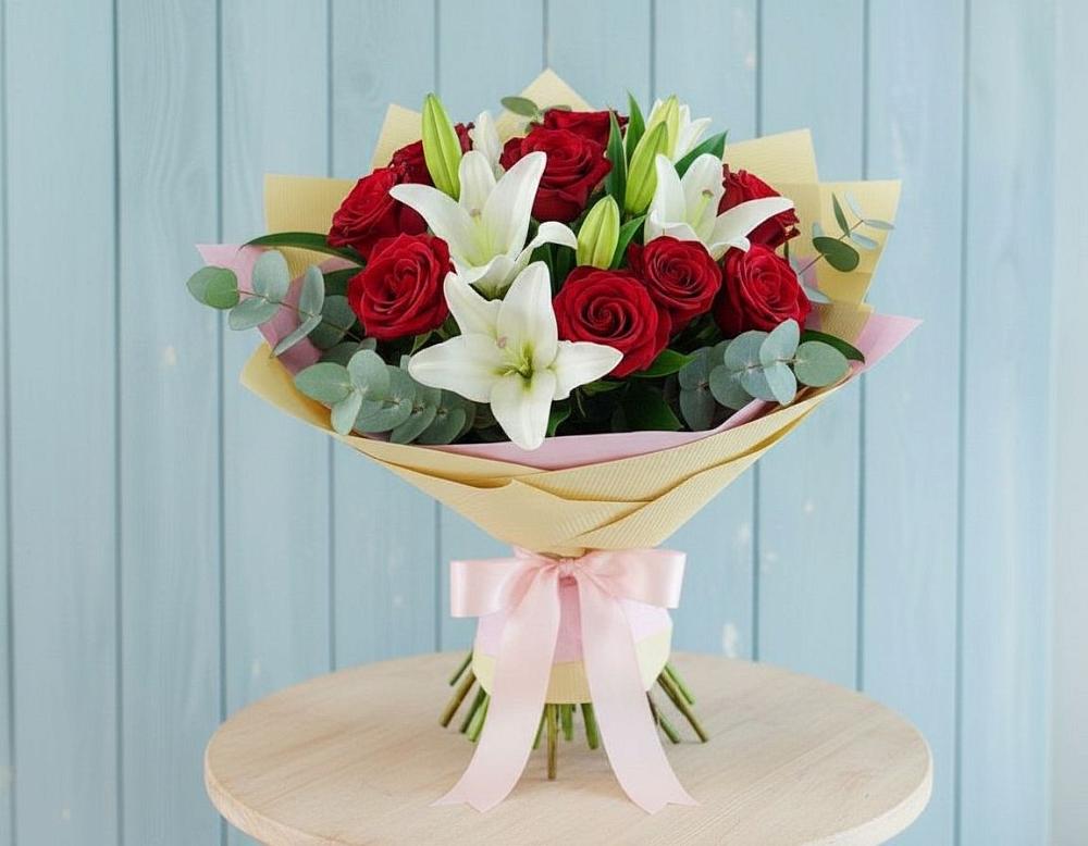 Букет цветов из: Лилии и Розы в Солнечнодольске